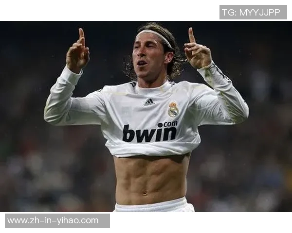 男足球星腹肌诱惑照片是谁拍摄的背后故事揭秘